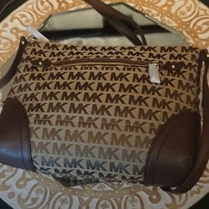 Michael Kors| 🔥Fallon MK Signature Monogram Jacquard MD Messenger Bag NWT🔥